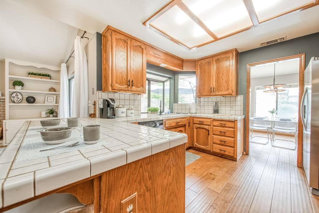 فيلا Stylish 3Br/2Ba Retreat W/ Pool! Dream Getaway فريسنو المظهر الخارجي الصورة