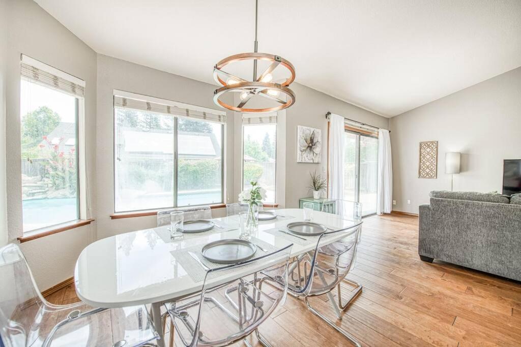 فيلا Stylish 3Br/2Ba Retreat W/ Pool! Dream Getaway فريسنو المظهر الخارجي الصورة