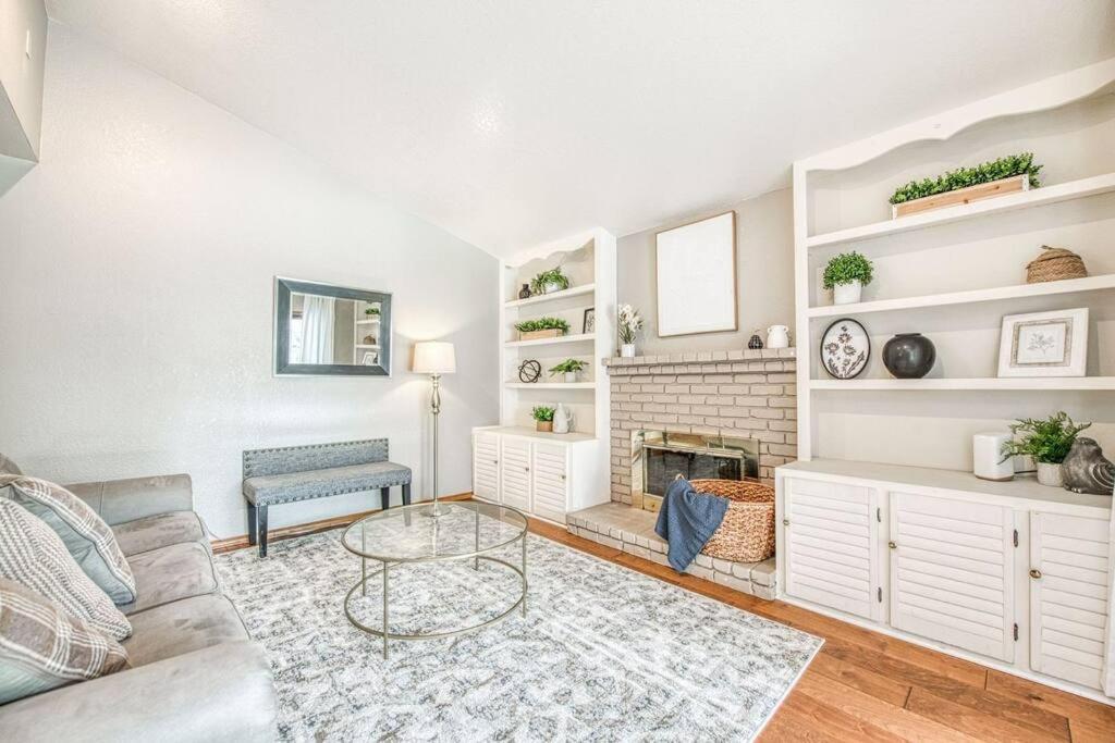 فيلا Stylish 3Br/2Ba Retreat W/ Pool! Dream Getaway فريسنو المظهر الخارجي الصورة