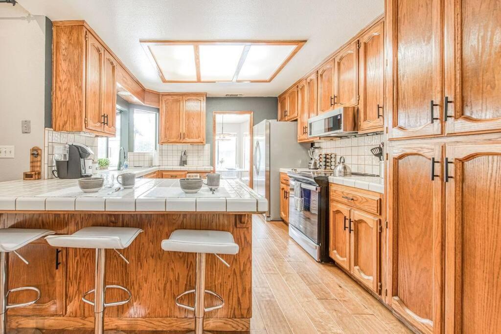 فيلا Stylish 3Br/2Ba Retreat W/ Pool! Dream Getaway فريسنو المظهر الخارجي الصورة